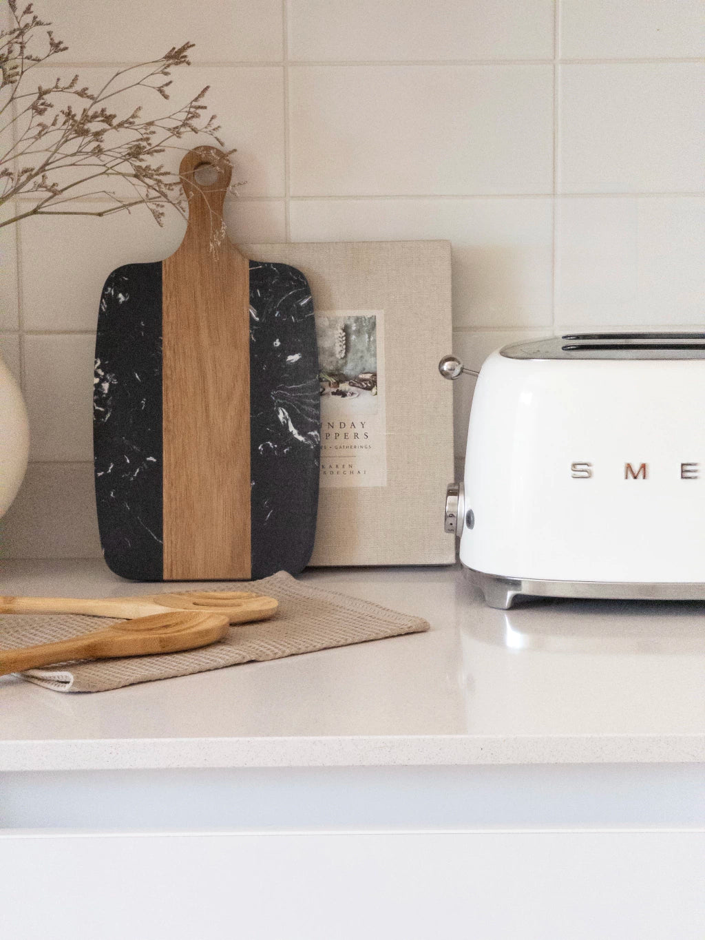 Tabla de Madera Acacia y Mármol Negro